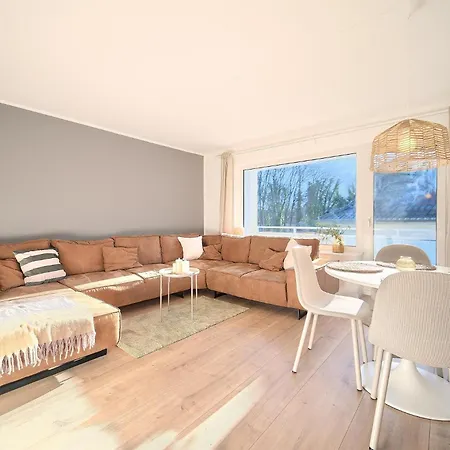 Warmstay I Ferienunterkunft Mit Balkon I Key-box Check-in