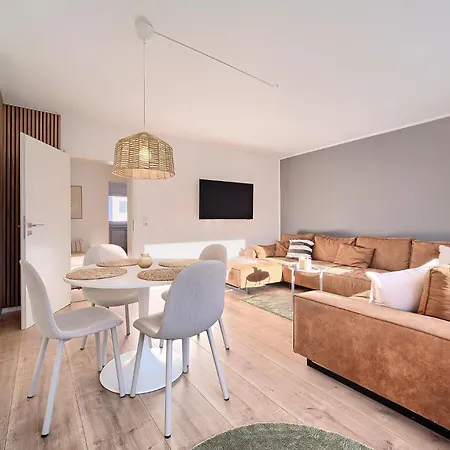 Warmstay I Ferienunterkunft Mit Balkon I Key-box Check-in דירה האגן