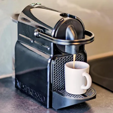 Warmstay I Ferienunterkunft Mit Balkon I Key-box Check-in דירה *