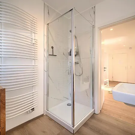 Apartment Warmstay I Ferienunterkunft Mit Balkon I Key-Box Check-In