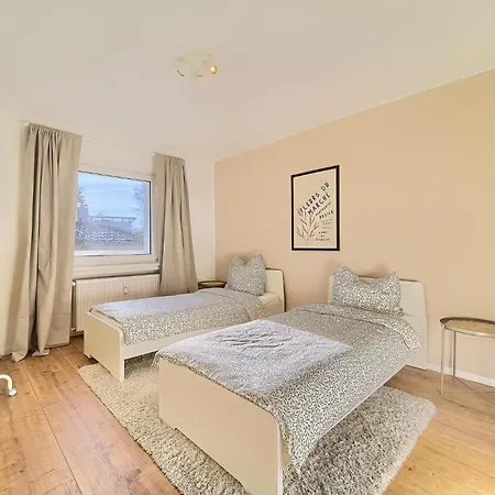 Warmstay I Ferienunterkunft Mit Balkon I Key-Box Check-In Apartment *