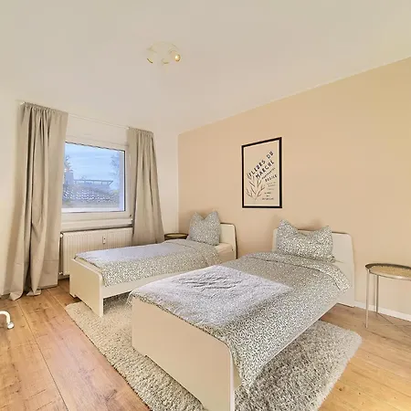 Warmstay I Ferienunterkunft Mit Balkon I Key-box Check-in דירה *