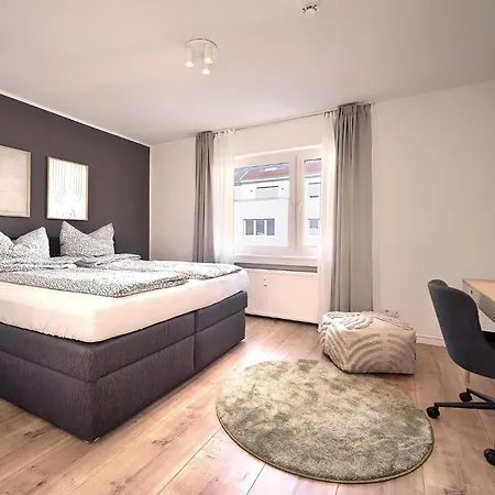 Warmstay I Ferienunterkunft Mit Balkon I Key-Box Check-In Apartment