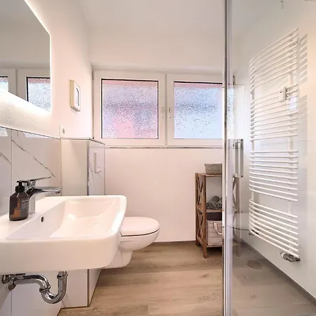 Apartment Warmstay I Ferienunterkunft Mit Balkon I Key-Box Check-In