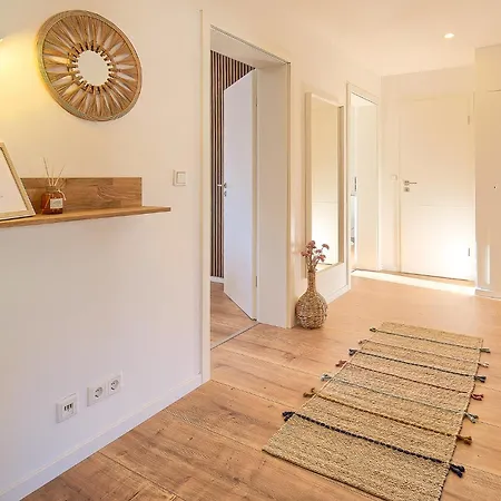 Warmstay I Ferienunterkunft Mit Balkon I Key-Box Check-In Apartment