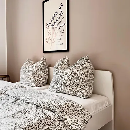 Apartment Warmstay I Ferienunterkunft Mit Balkon I Key-box Check-in *