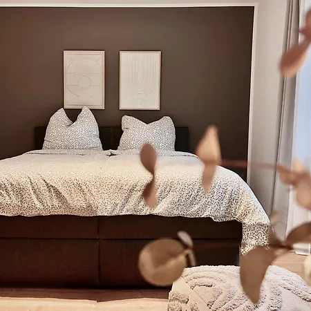 Warmstay I Ferienunterkunft Mit Balkon I Key-box Check-in האגן