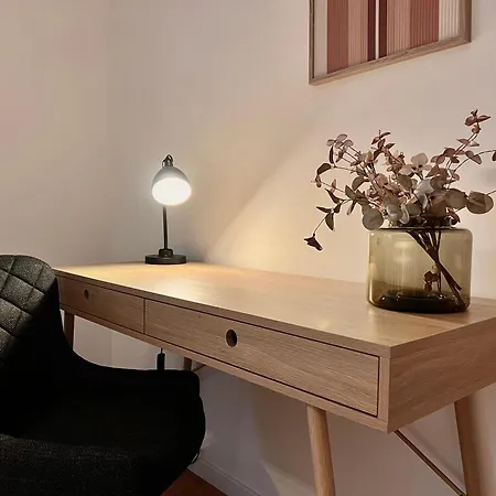 Warmstay I Ferienunterkunft Mit Balkon I Key-box Check-in Apartment *