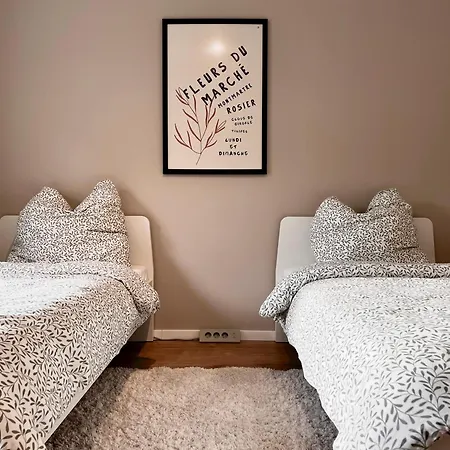 Warmstay I Ferienunterkunft Mit Balkon I Key-box Check-in האגן