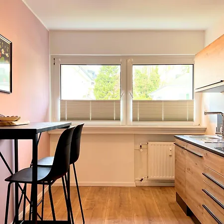 Apartment Warmstay I Ferienunterkunft Mit Balkon I Key-box Check-in