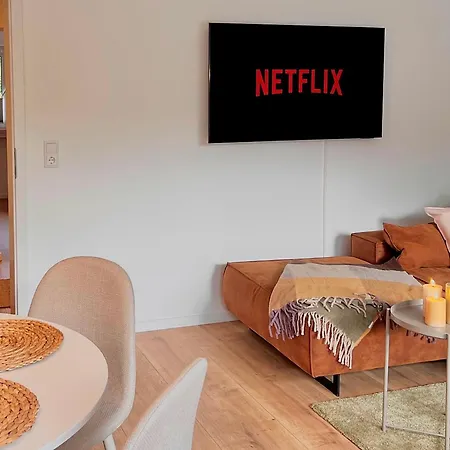 Warmstay I Ferienunterkunft Mit Balkon I Key-box Check-in *