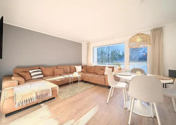 Warmstay I Ferienunterkunft Mit Balkon I Key-box Check-in